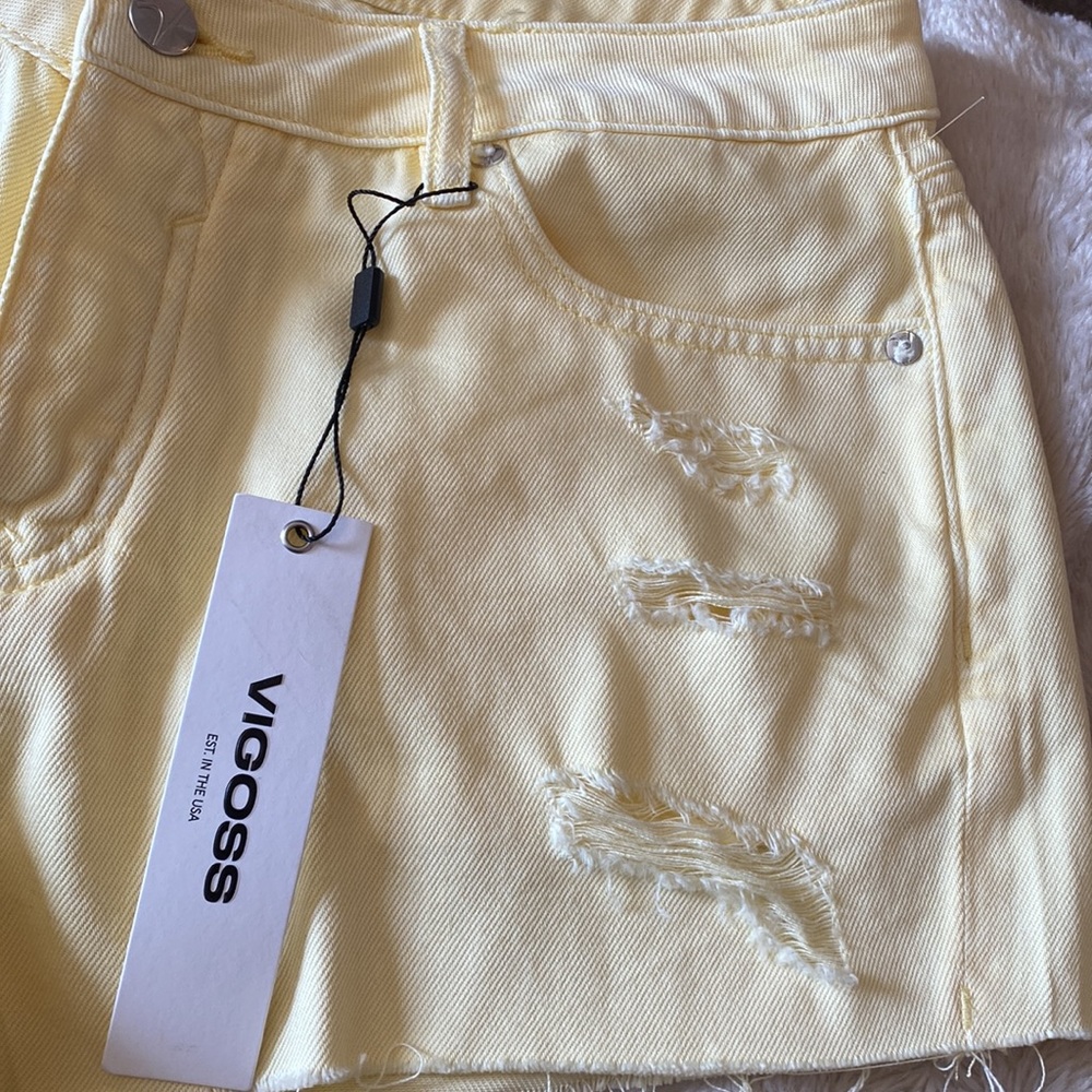 Pastel yellow Vigoss shorts. Size 29. Marley Mid Rise - Picture 3 of 3